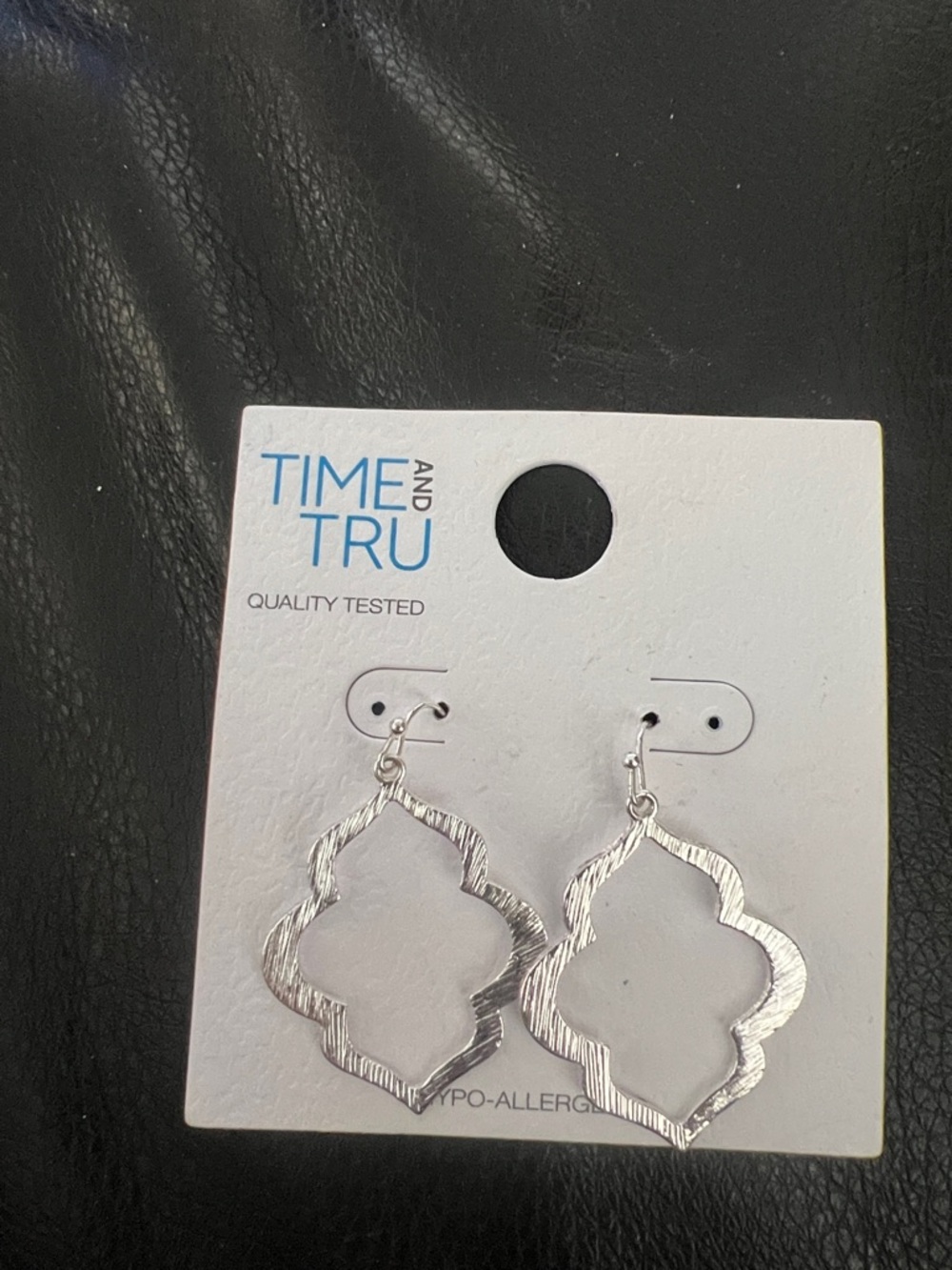 Time and Tru Silver Textured Quatrefoil Dangle Earrings (NWOT)
